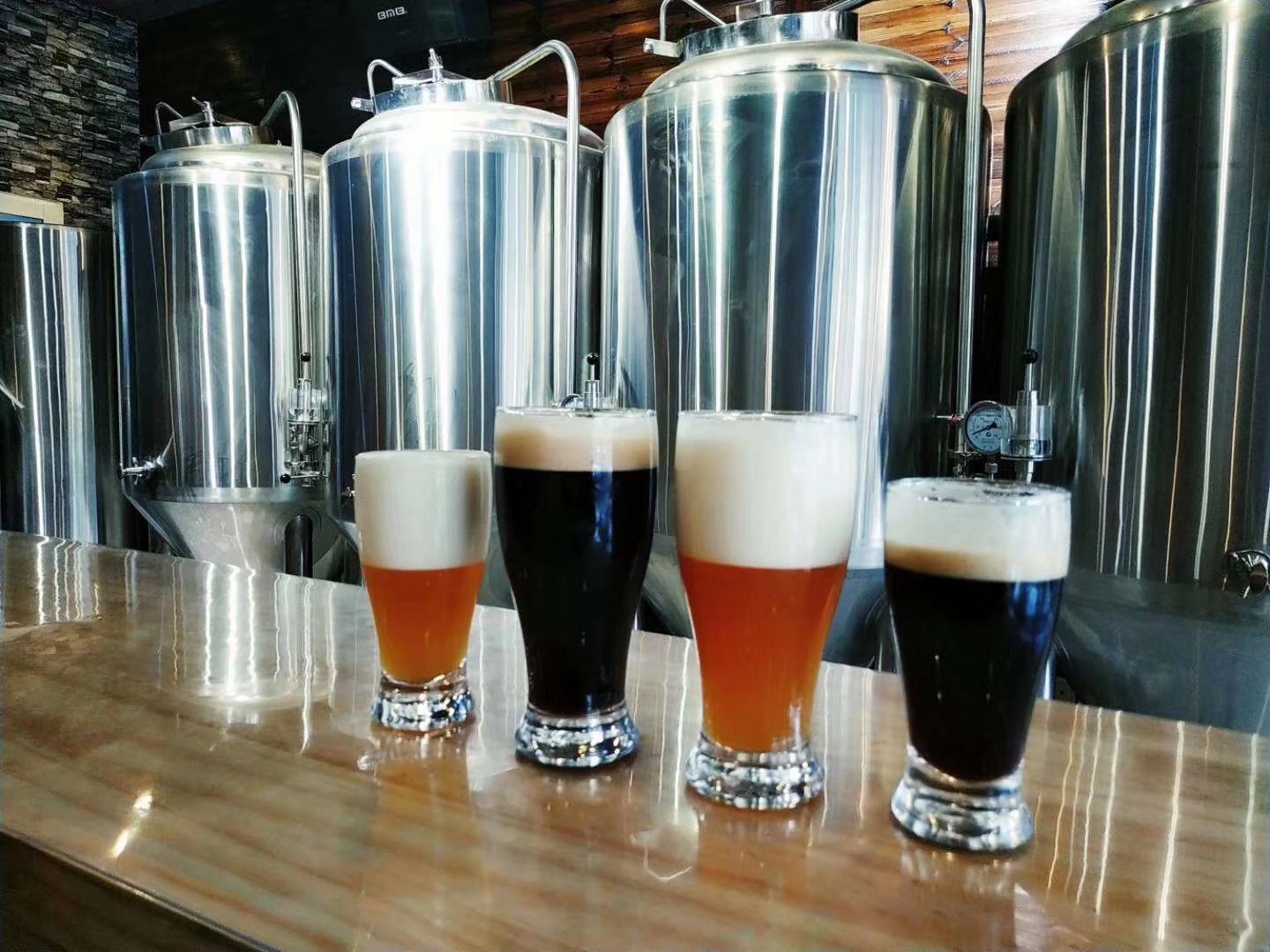 豪魯精釀啤酒設(shè)備 豪魯精釀啤酒設(shè)備